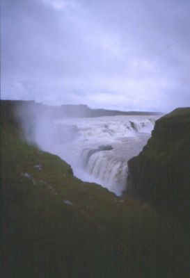 Le cascate di Gullfoss sono formate dalle acque del fiume HvitÃ¡ e sono alte 32 metri
